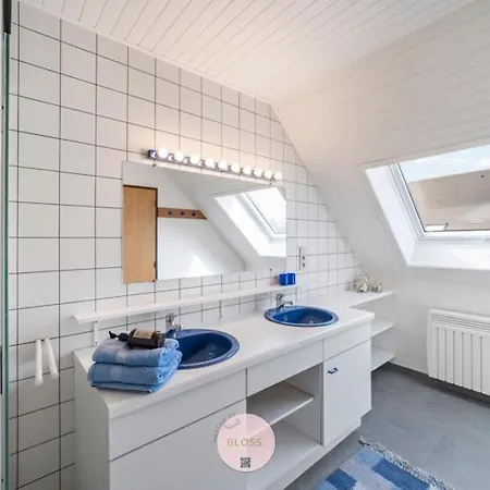 Stuifduinenhuis By Bloss, Aan De Duinen Met Grote Tuin *